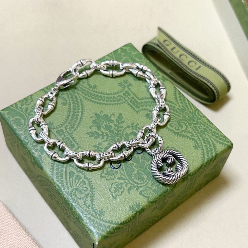 G*u*i bracelets